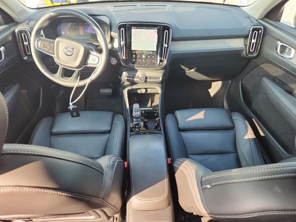 2024 VOLVO XC40 Plus Dark