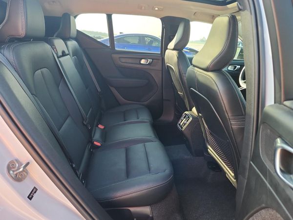 2024 VOLVO XC40 Plus Dark