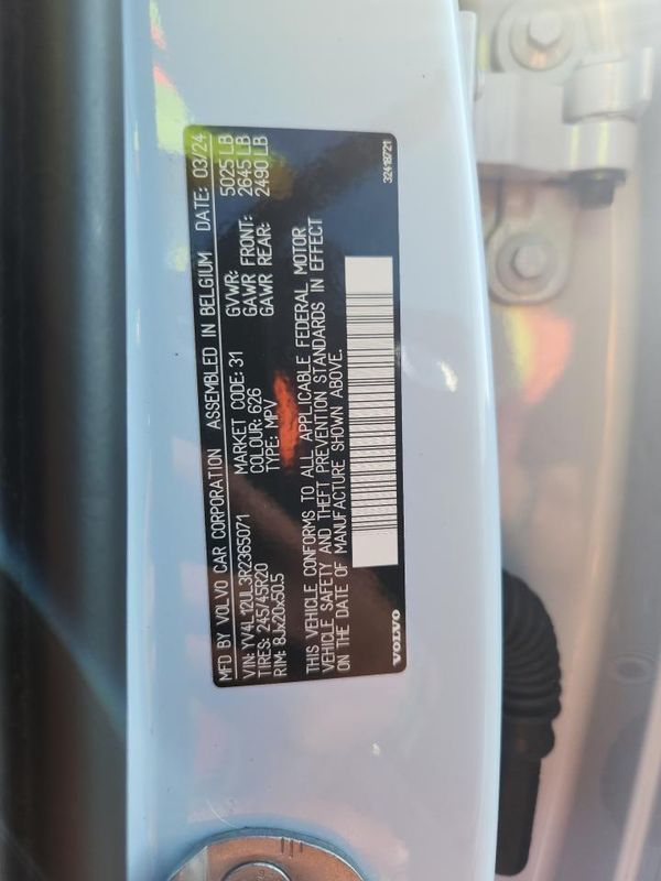 2024 VOLVO XC40 Plus Dark