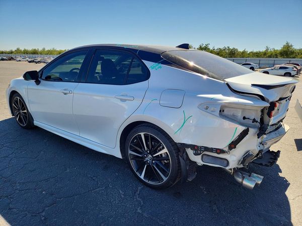 2019 TOYOTA CAMRY XLE/XSE