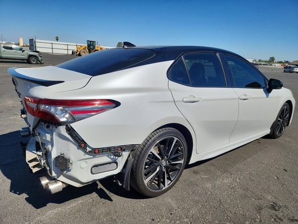 2019 TOYOTA CAMRY XLE/XSE