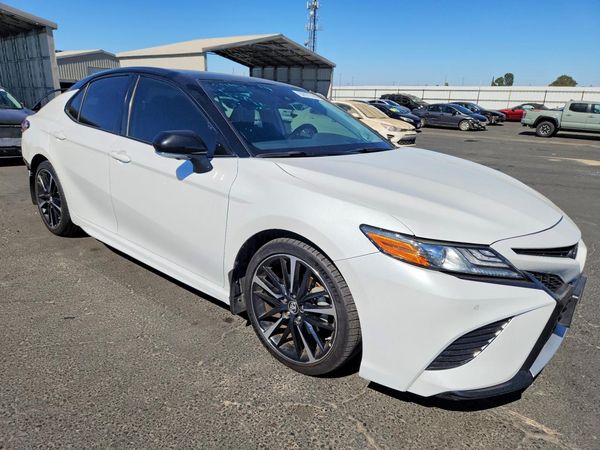 2019 TOYOTA CAMRY XLE/XSE
