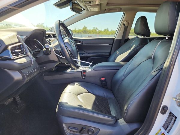 2019 TOYOTA CAMRY XLE/XSE
