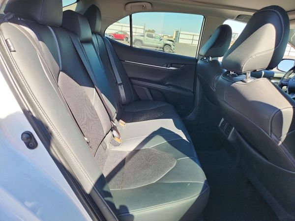 2019 TOYOTA CAMRY XLE/XSE