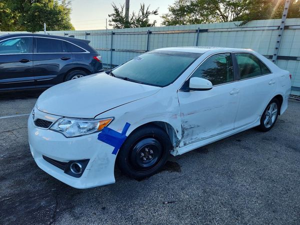 2014 TOYOTA CAMRY