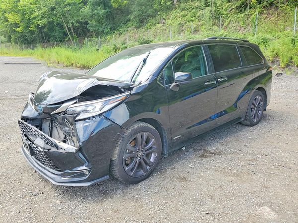 2021 TOYOTA SIENNA XSE Plus Package