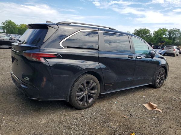 2021 TOYOTA SIENNA XSE Plus Package