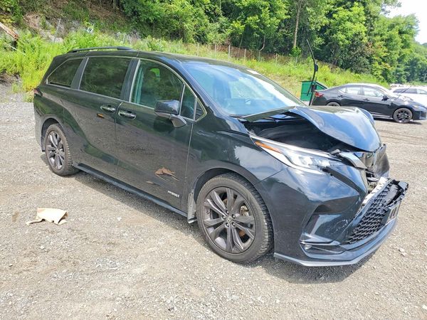 2021 TOYOTA SIENNA XSE Plus Package