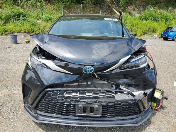 2021 TOYOTA SIENNA XSE Plus Package