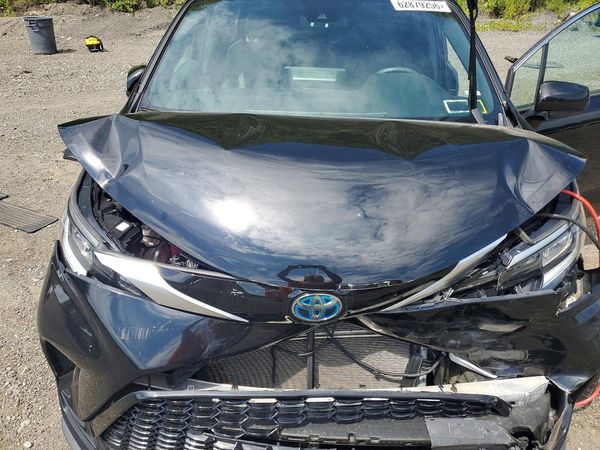 2021 TOYOTA SIENNA XSE Plus Package