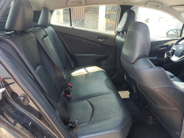 2016 TOYOTA PRIUS
