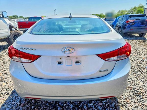 2013 HYUNDAI ELANTRA