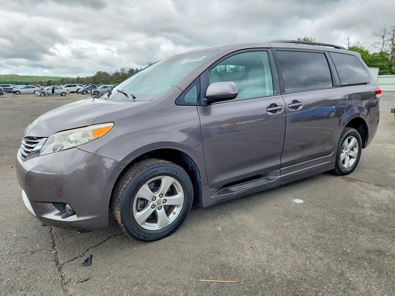 2013 TOYOTA SIENNA