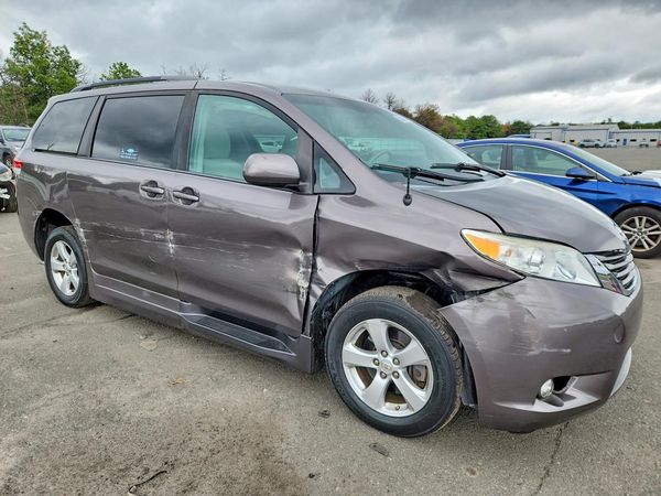 2013 TOYOTA SIENNA