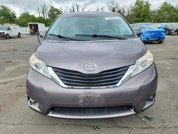2013 TOYOTA SIENNA