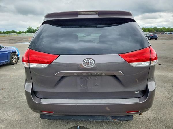 2013 TOYOTA SIENNA