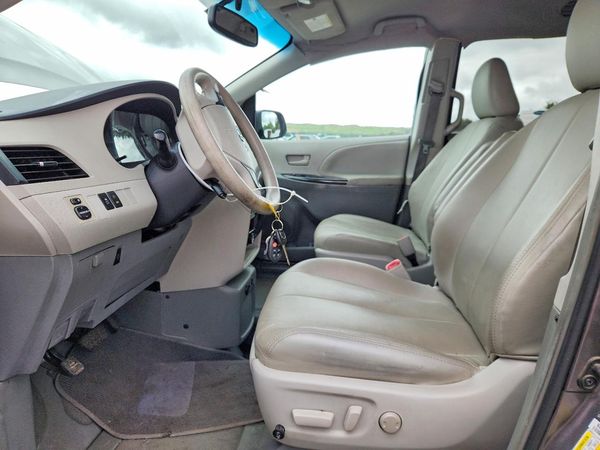 2013 TOYOTA SIENNA