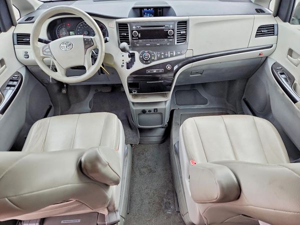 2013 TOYOTA SIENNA