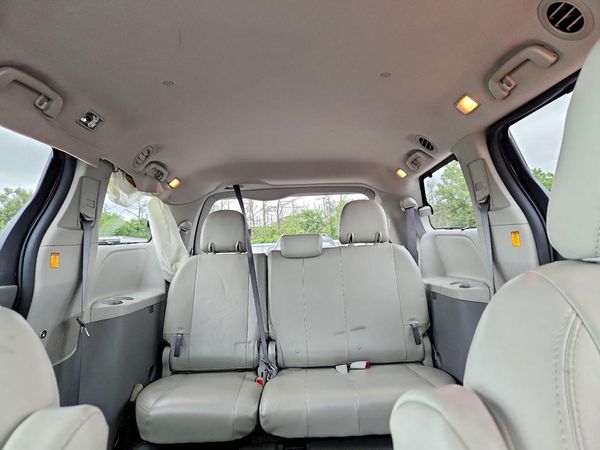 2013 TOYOTA SIENNA