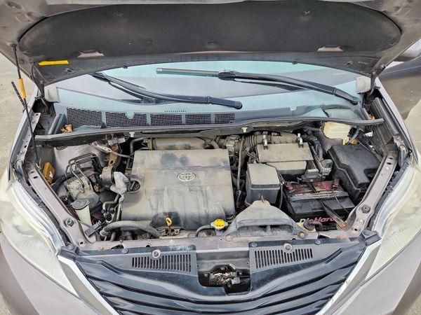 2013 TOYOTA SIENNA