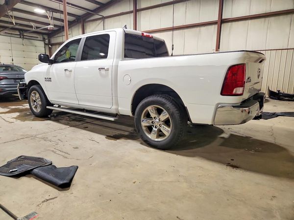 2017 RAM 1500 SLT CREW CAB 4X4