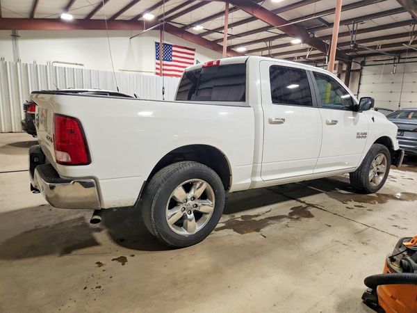 2017 RAM 1500 SLT CREW CAB 4X4