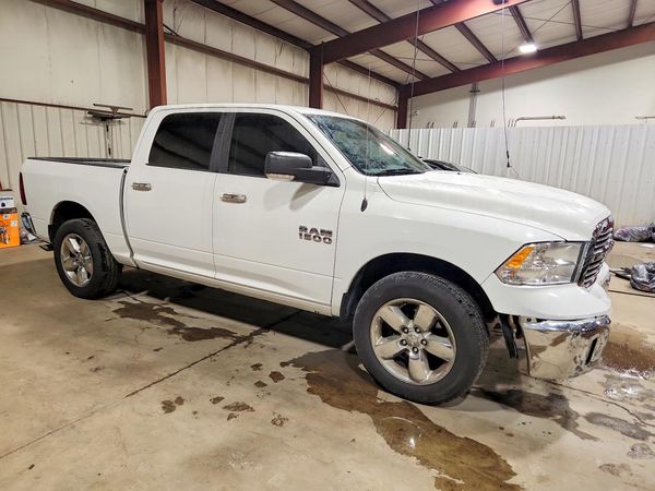 2017 RAM 1500 SLT CREW CAB 4X4