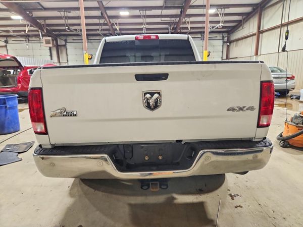 2017 RAM 1500 SLT CREW CAB 4X4