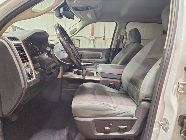 2017 RAM 1500 SLT CREW CAB 4X4