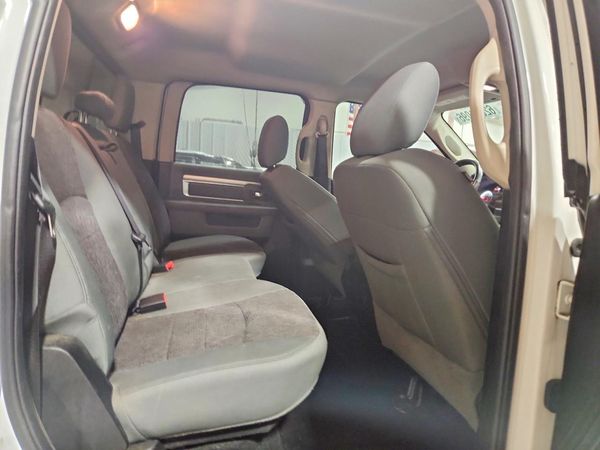 2017 RAM 1500 SLT CREW CAB 4X4