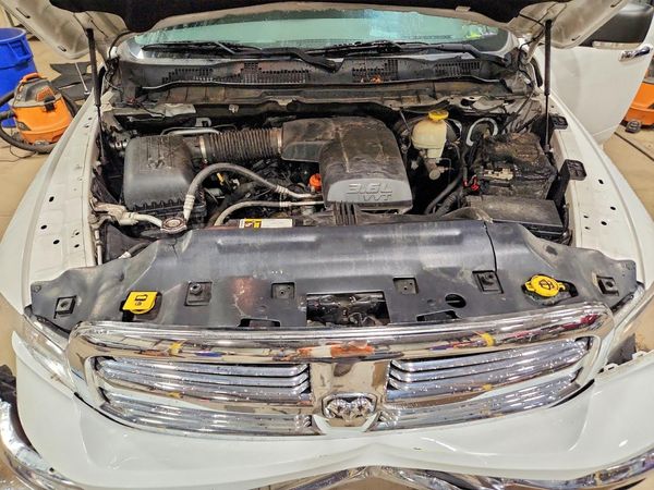 2017 RAM 1500 SLT CREW CAB 4X4