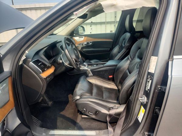 2019 VOLVO XC90