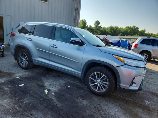 2017 TOYOTA HIGHLANDER SE/XLE