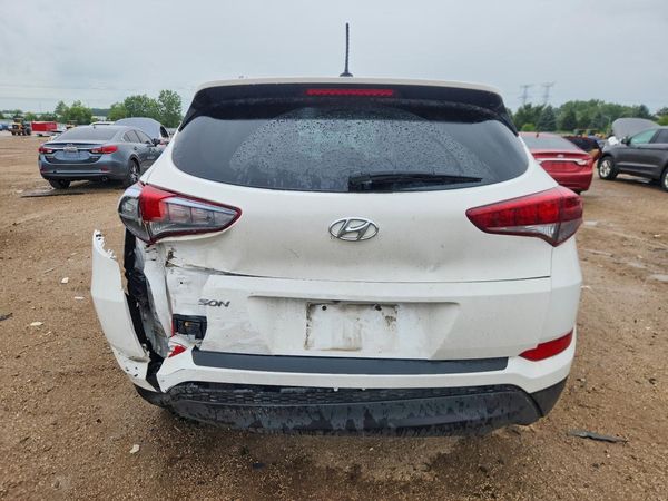 2017 HYUNDAI TUCSON SE (no options)