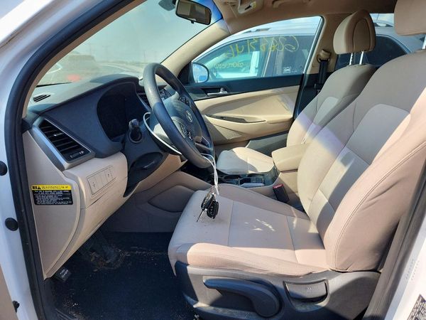 2017 HYUNDAI TUCSON SE (no options)