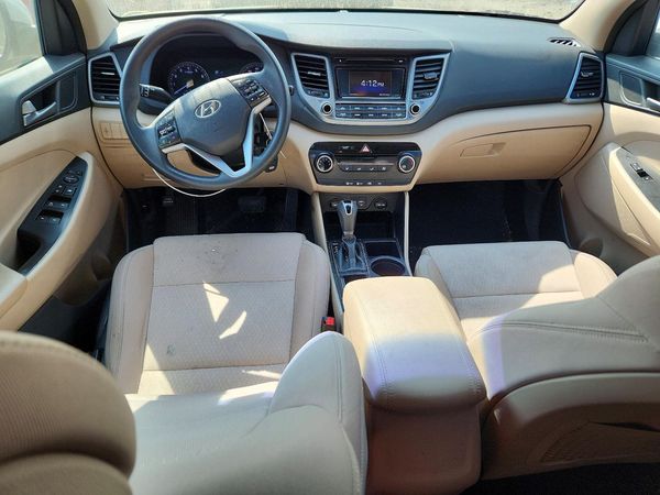 2017 HYUNDAI TUCSON SE (no options)