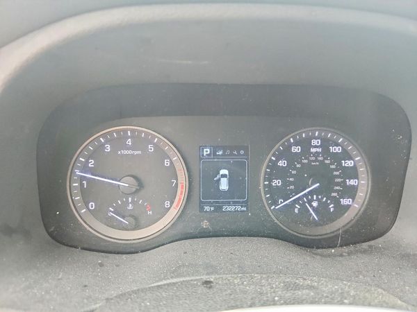 2017 HYUNDAI TUCSON SE (no options)