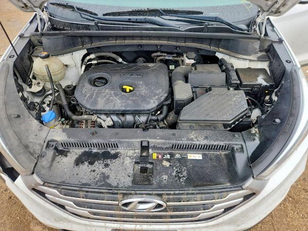 2017 HYUNDAI TUCSON SE (no options)