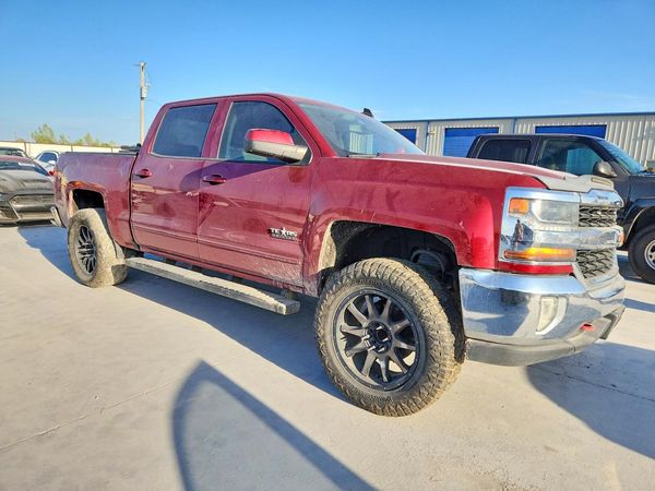 2018 CHEVROLET SILVERADO LT — Passenger 3/4