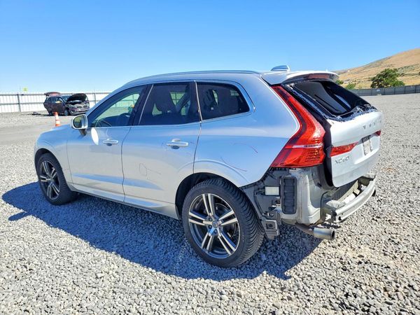 2018 VOLVO XC60 Momentum