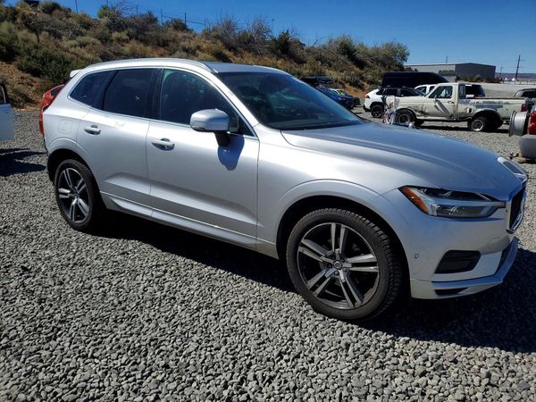 2018 VOLVO XC60 Momentum