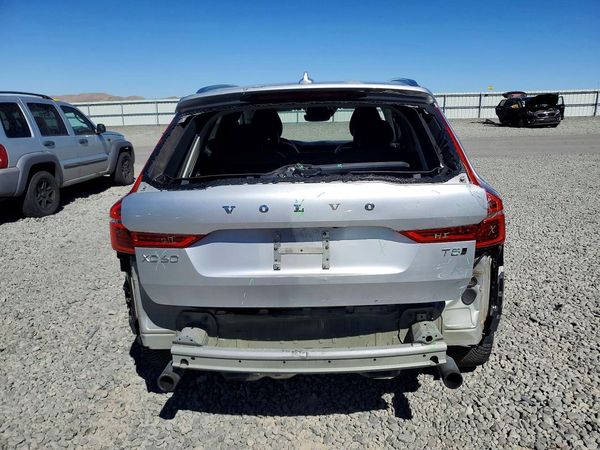 2018 VOLVO XC60 Momentum