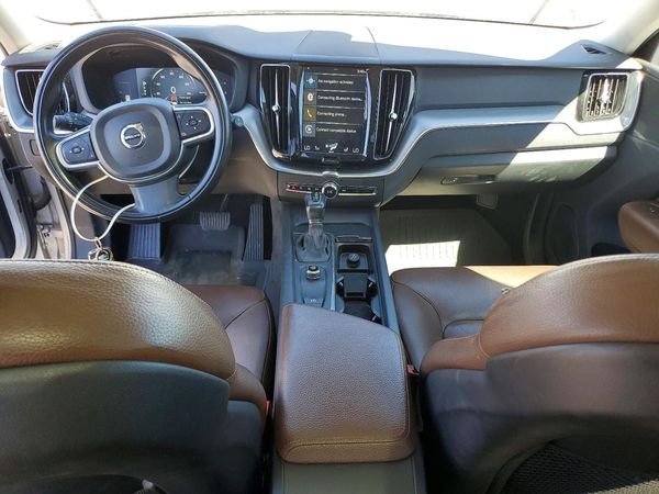 2018 VOLVO XC60 Momentum