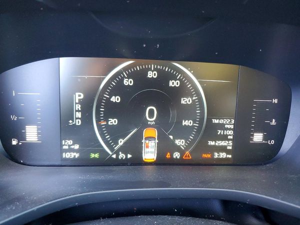 2018 VOLVO XC60 Momentum