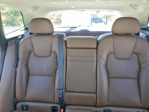 2018 VOLVO XC60 Momentum