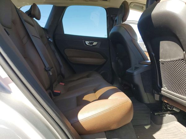 2018 VOLVO XC60 Momentum