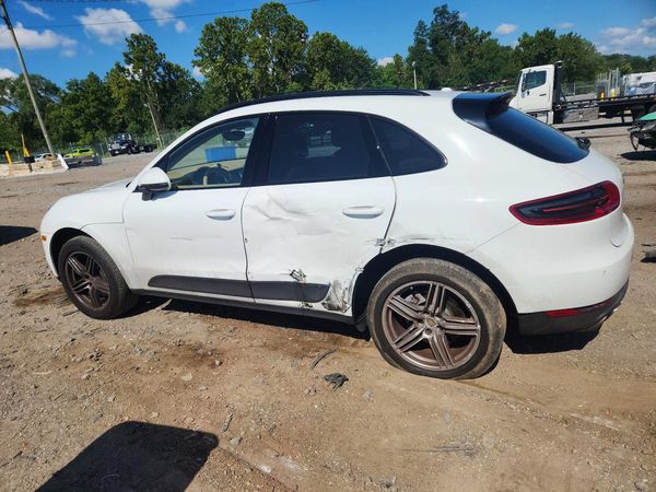 2016 PORSCHE MACAN