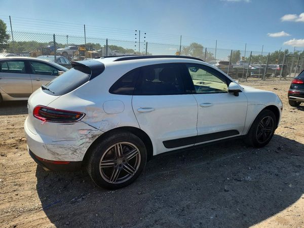 2016 PORSCHE MACAN