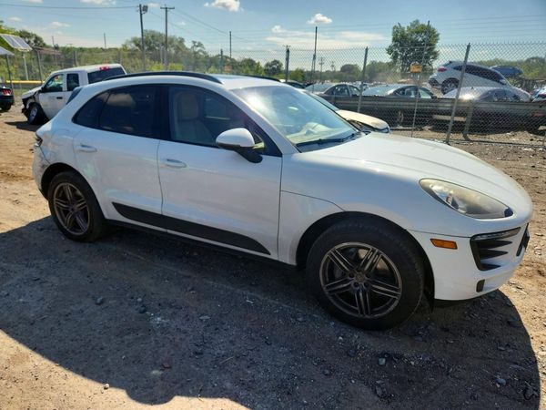2016 PORSCHE MACAN