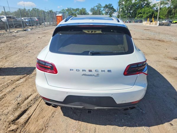 2016 PORSCHE MACAN